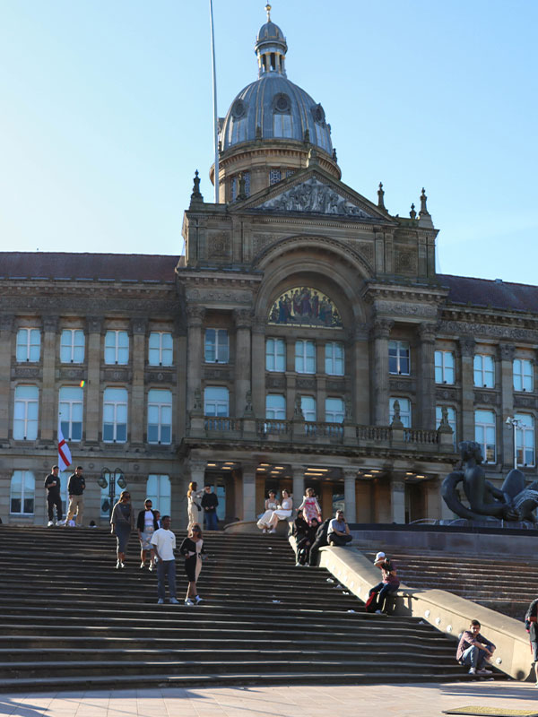 a picture of birmingham town hall