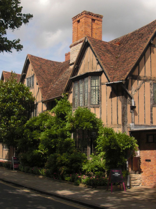 a picture of a house in stratford-upon-avon