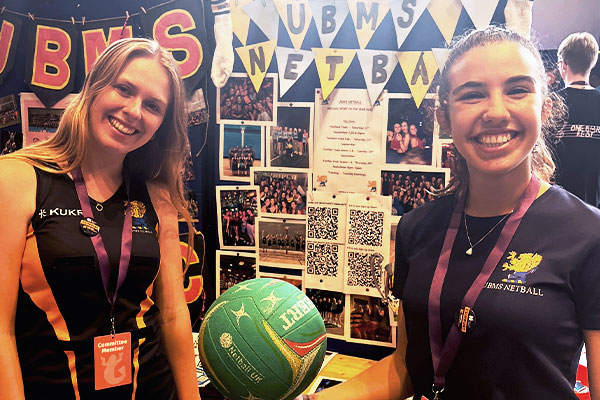 students at a stand at medsoc fair